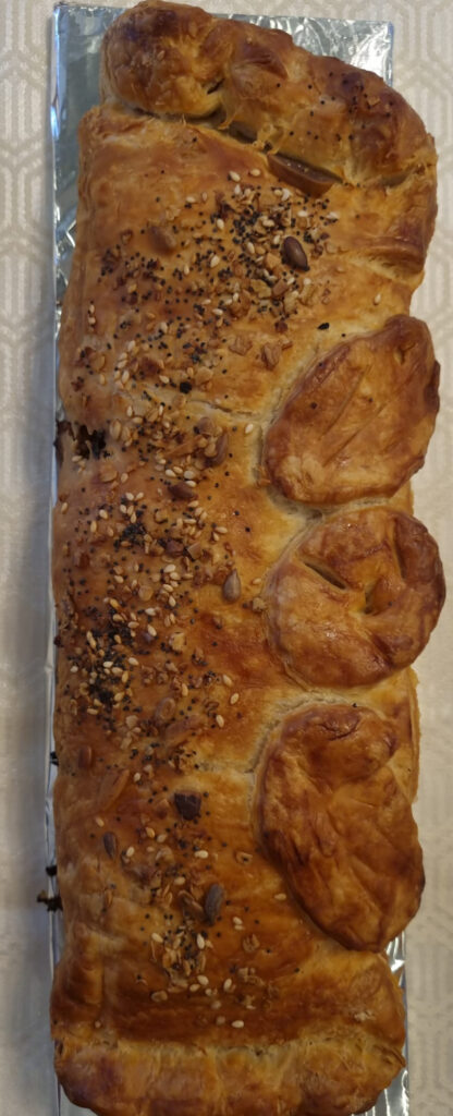 מאפה עלים ממולא בשר