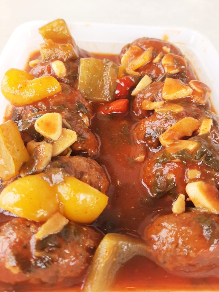קציצות דג טונה ברוטב חרימה (פיקנטי)